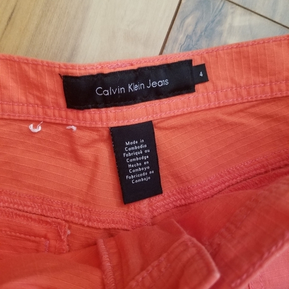Calvin Klein Cotton Cargo Chino Shorts 4 - Picture 5 of 9